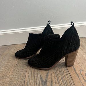 Vince Camuto Women Perforated Suede Leather Heel Ankle Boots Slip on Black 7M